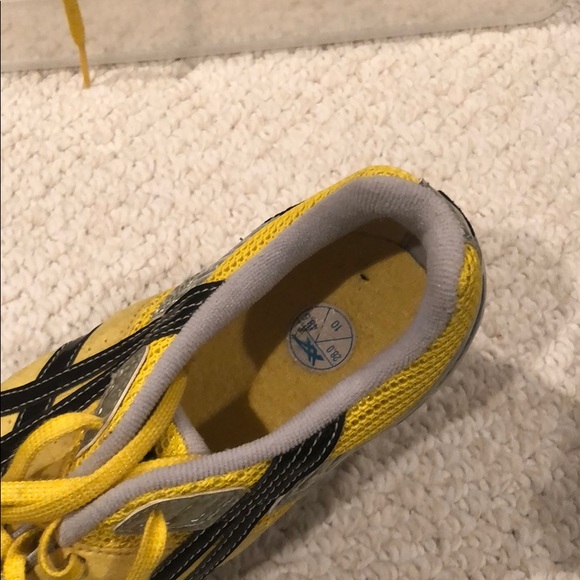 ASICS track shoes - Picture 4 of 4